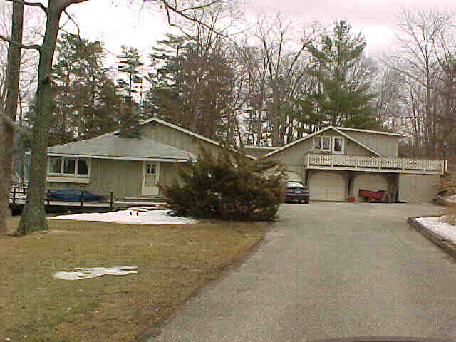 Building photograph for 147 BETWEEN THE LAKES ROAD